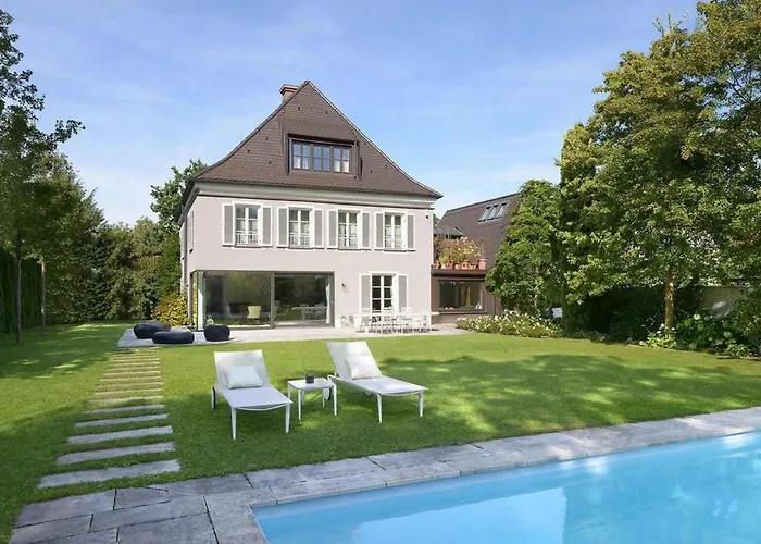 House With Private Pool And Garden